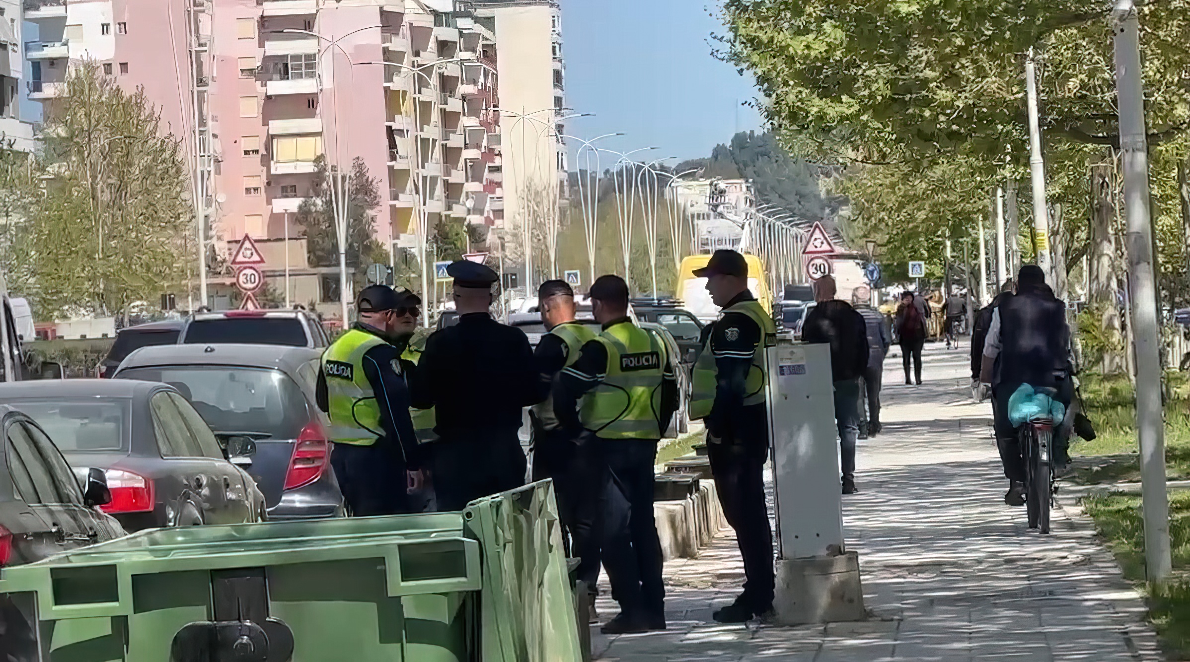 Sërish aksident në vijat e bardha në Vlorë  makina përplas 64 vjeçaren