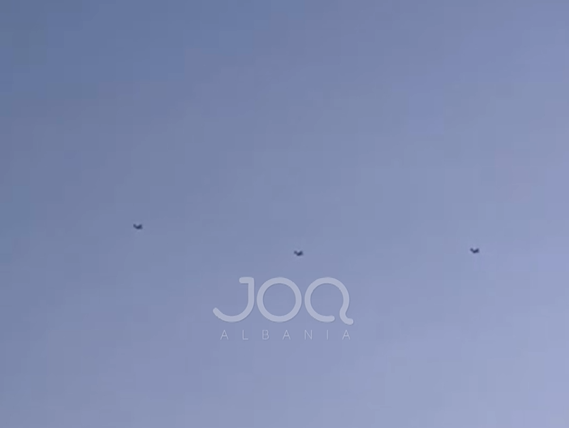Katër avionë luftarakë filmohen mbi disa qytete të vendit