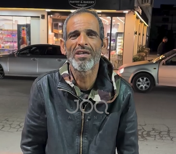 U filmua me  pistoletë   reagon Shpëtimi  Ishte lodër  I njohuri  Është me kartelë 