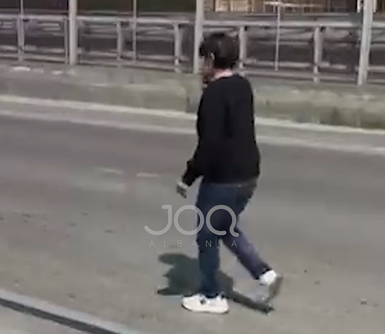 gruaja-endet-e-vetme-rrugeve-te-tiranes-a-e-njeh-dikush