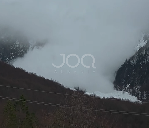 Ortek në Valbonë, qytetari filmon momentin kur dëbora ‘pushton’ shpatin e malit