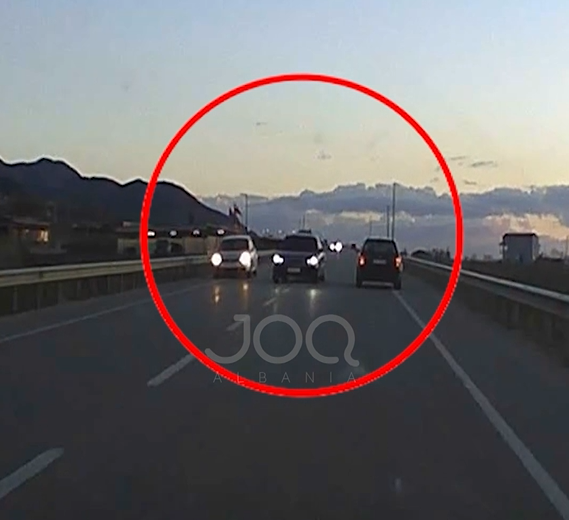  Kamikazi  me fuoristradë për pak sa nuk shkakton tragjedi në aksin Korçë Bilisht