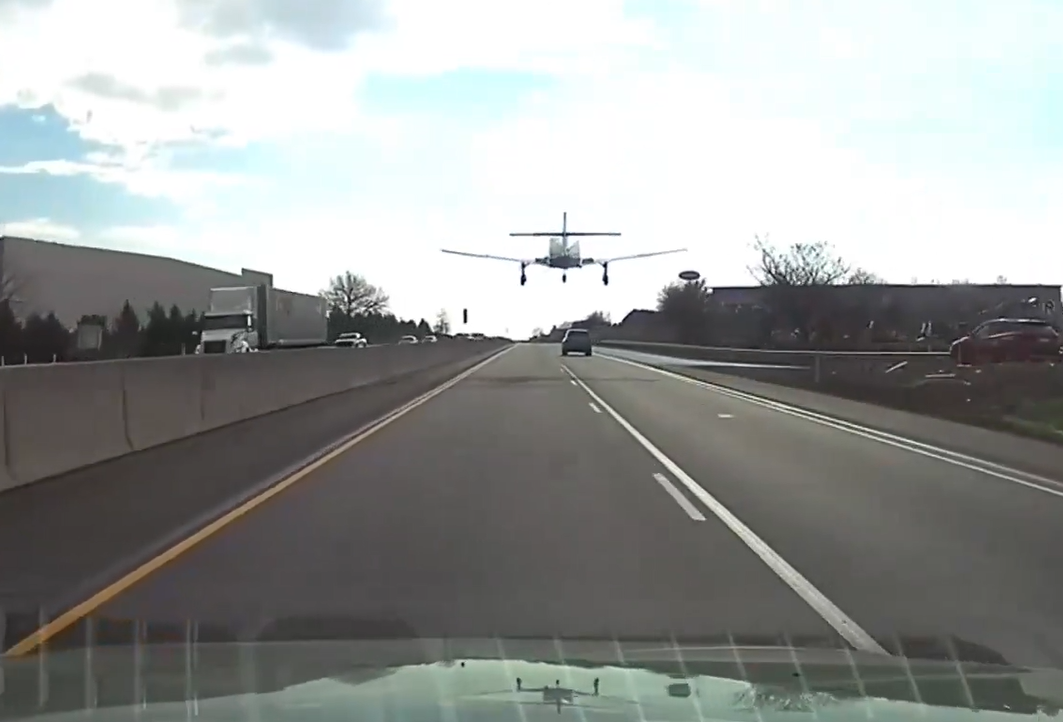 Piloti 65 vjeçar detyrohet të bëjë ulje emergjente në mes të autostradës