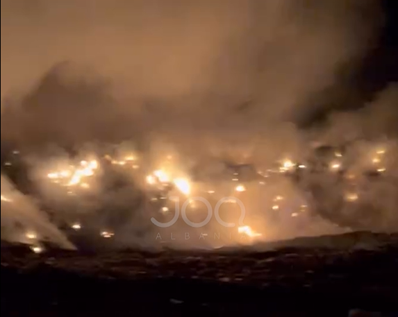 Zjarr masiv në landfillin e Bushatit, flakët vijojnë prej disa orësh