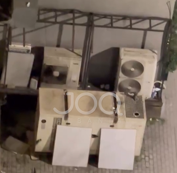  Është e pamundur të flesh  dridhet i gjithë pallati tërë natën 