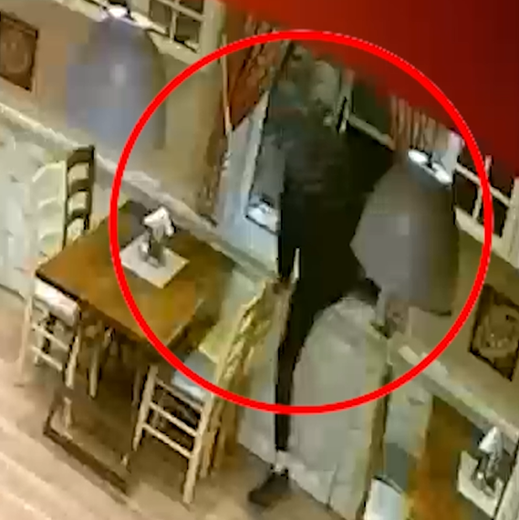 Klienti ha 1.5 kg mish dhe hidhet nga dritarja e katit të dytë për të mos paguar faturën