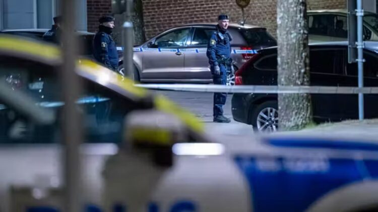 Qëllohet për vdekje 20 vjeçari shqiptar në Suedi  plagoset e reja që e shoqëronte