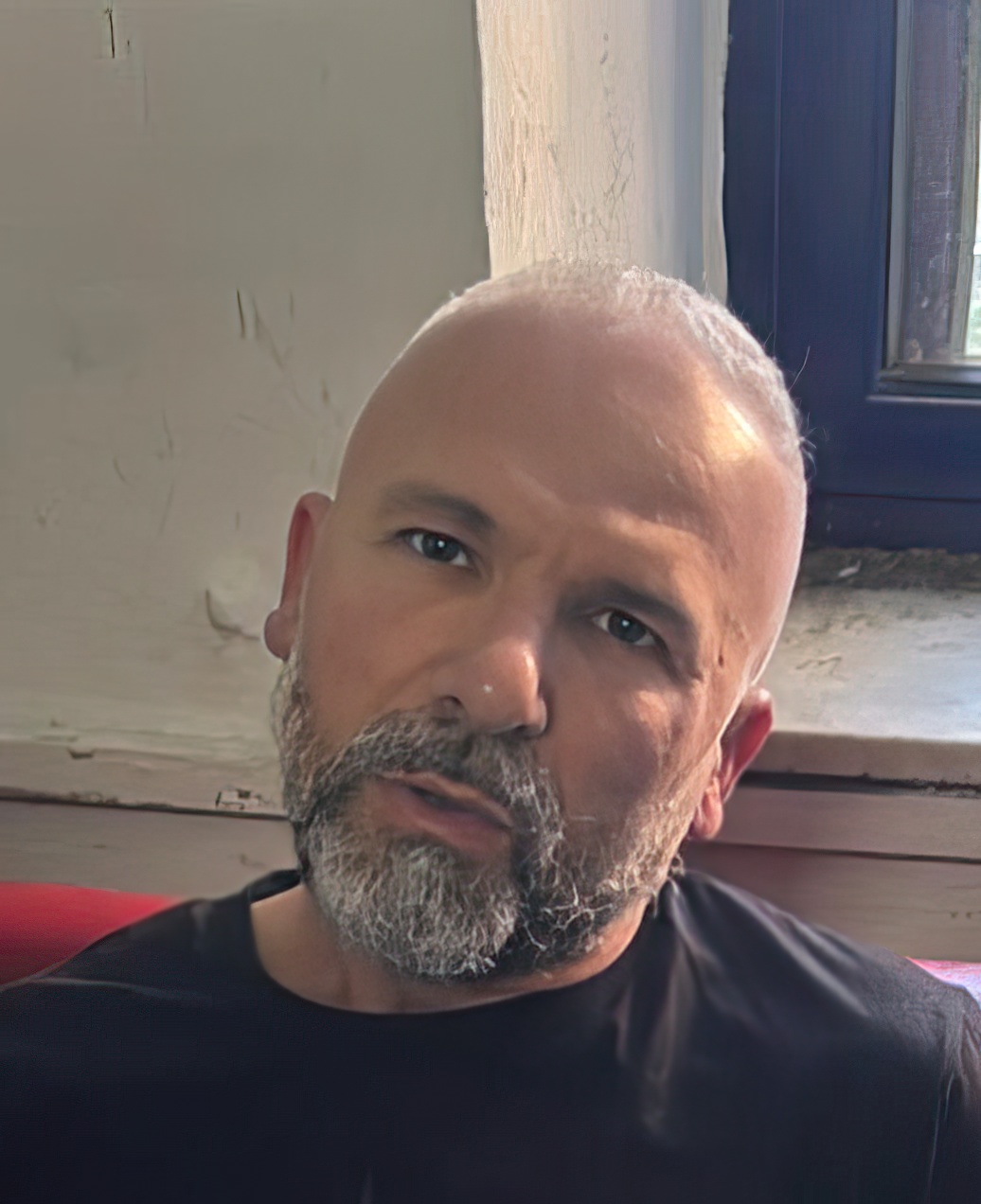 Për 100 € borxh, Visha shkon në lokal dhe tenton të vrasë 38-vjeçarin!