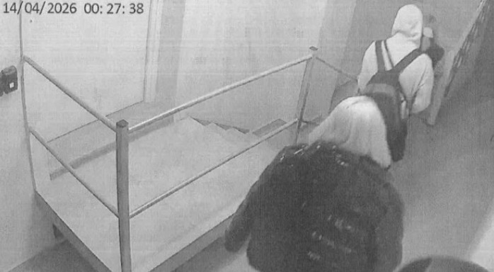 Pamje kur grekja hyn gjallë dhe del e vdekur pas natës me tre çuna, përfshirë shqiptarin