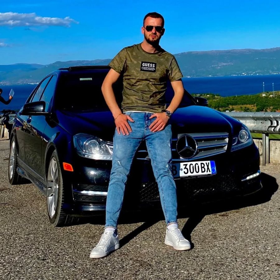 Call Center at mashtruese  Mekolli me 2 IP  një tek puna dhe një te shtëpia e vjehrrit