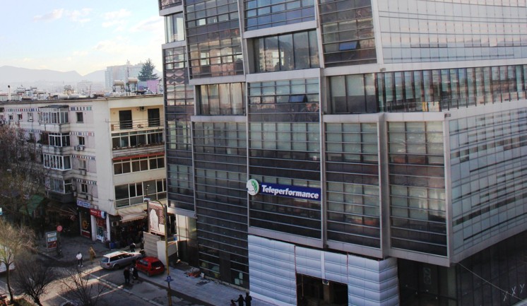 Goditja e 3 call center-ave në Tiranë, emrat e 7 të arrestuarve! Miliona euro dëme