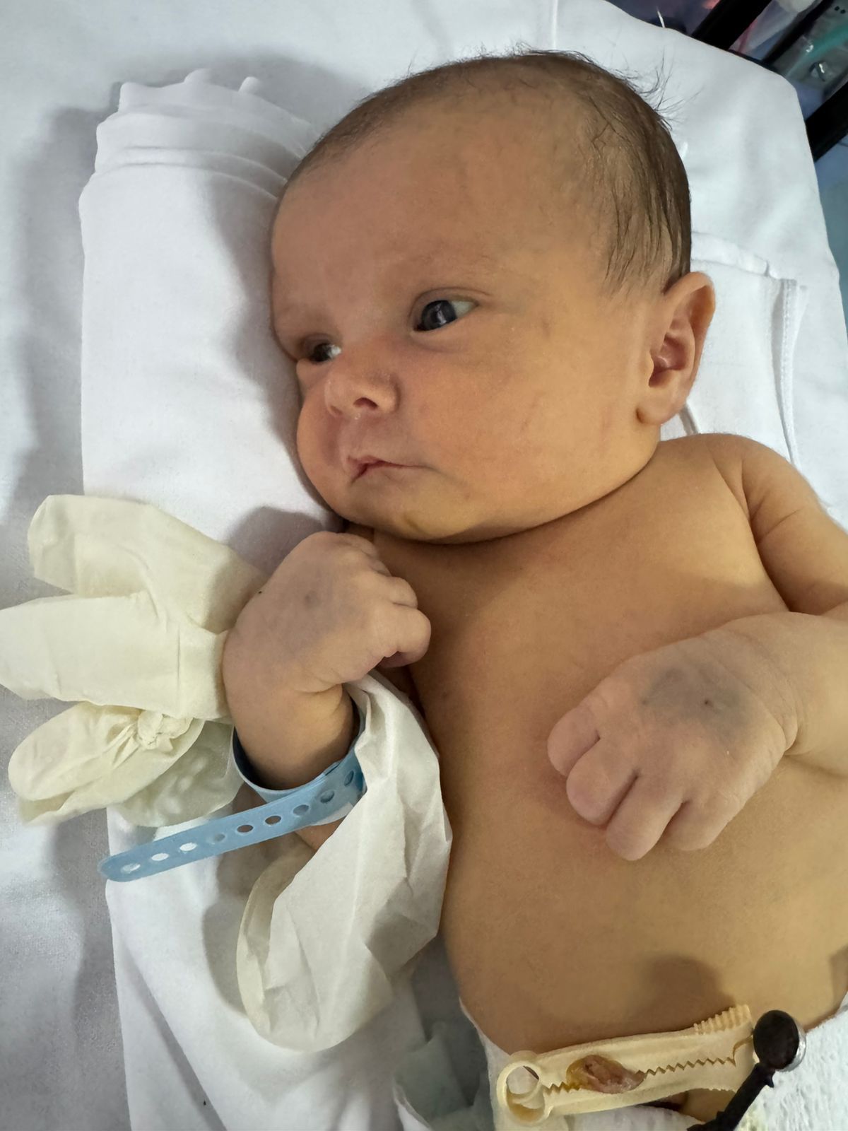 Falë kontributit të shqiptarëve, vogëlushja Anais niset për kurim