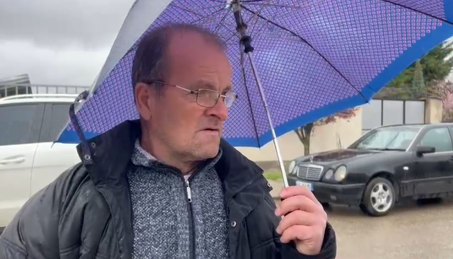 I moshuari u gjet i pajetë me shenja dhune, flet fqinji