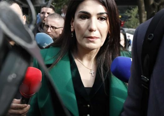 Pas akuzave për abuzim me miliarda lekë tendera, Linda kërkon heqjen e arrestit të shtëpisë