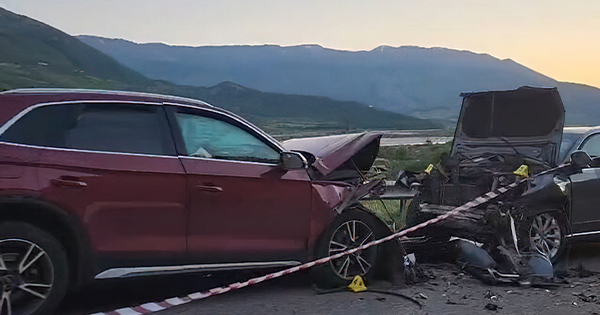 Përplasje “kokë më kokë” në Memaliaj, 8 të plagosur përfundojnë në spital
