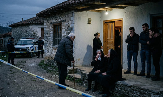 Fier, punëtori i ndërtimit gjendet i qëlluar me armë 