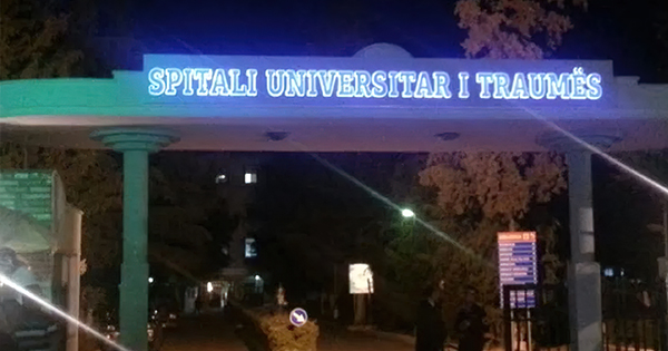 Goditet me gur nga motra teksa luanin në shtëpi  shuhet te Trauma 4 vjeçari