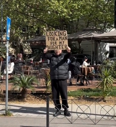 Babai del në rrugët e Tiranës  Kërkoj burrë për vajzën