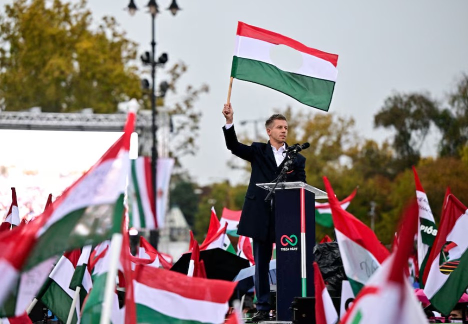 U rrit nën hijen e Orbán dhe e rrëzoi nga pushteti! Kush është Péter Magyar?
