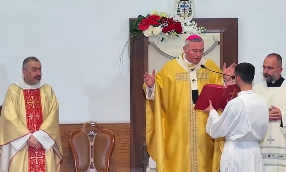 Me shëndet Pashka  Oaz qetësie dhe lutjeje në Katedralen  Shën Pali 