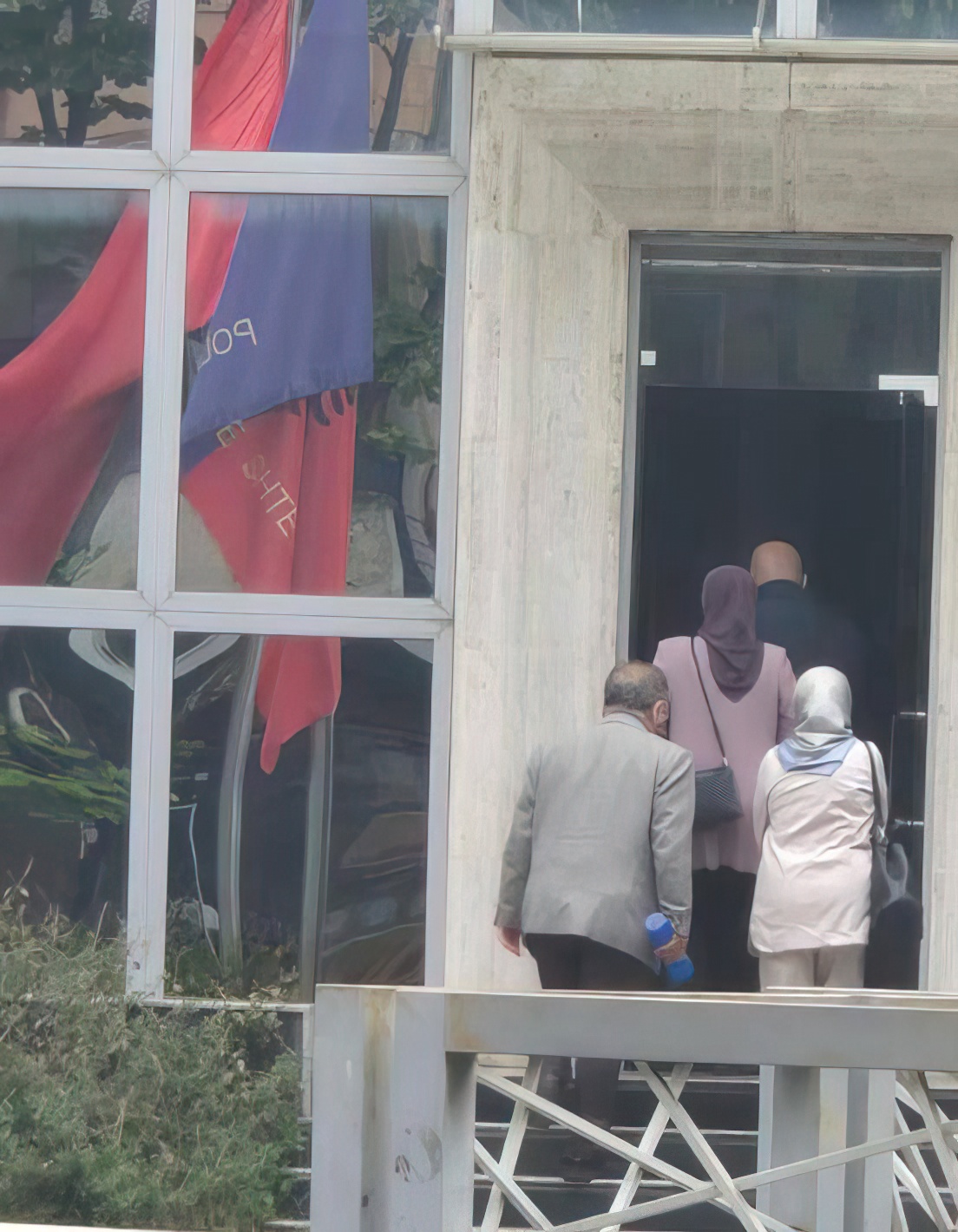 Pas publikimit në JOQ policia shoqëronë iranianet që u afroheshin fëmijëve