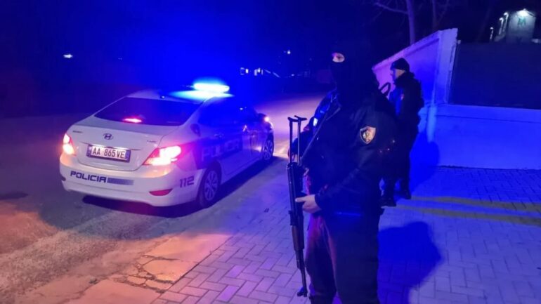 Vrasja në Memaliaj  Identifikohen viktima dhe autori  30 vjeçari humbi jetën gjatë rrugës për në spital