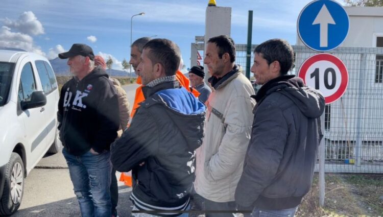 Dy javë pa drita, elbasanllinjt e Fushmbretit në protestë