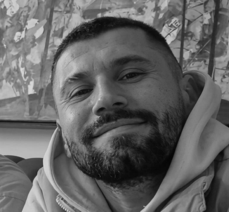Ky është 30-vjeçari që humbi jetën pasi u ther me thikë në Gjakovë
