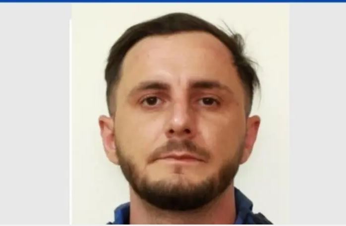 Policia kërkon bashkëpunimin e qytetarëve për arrestimin e Kujtim Koqit nga Prizreni