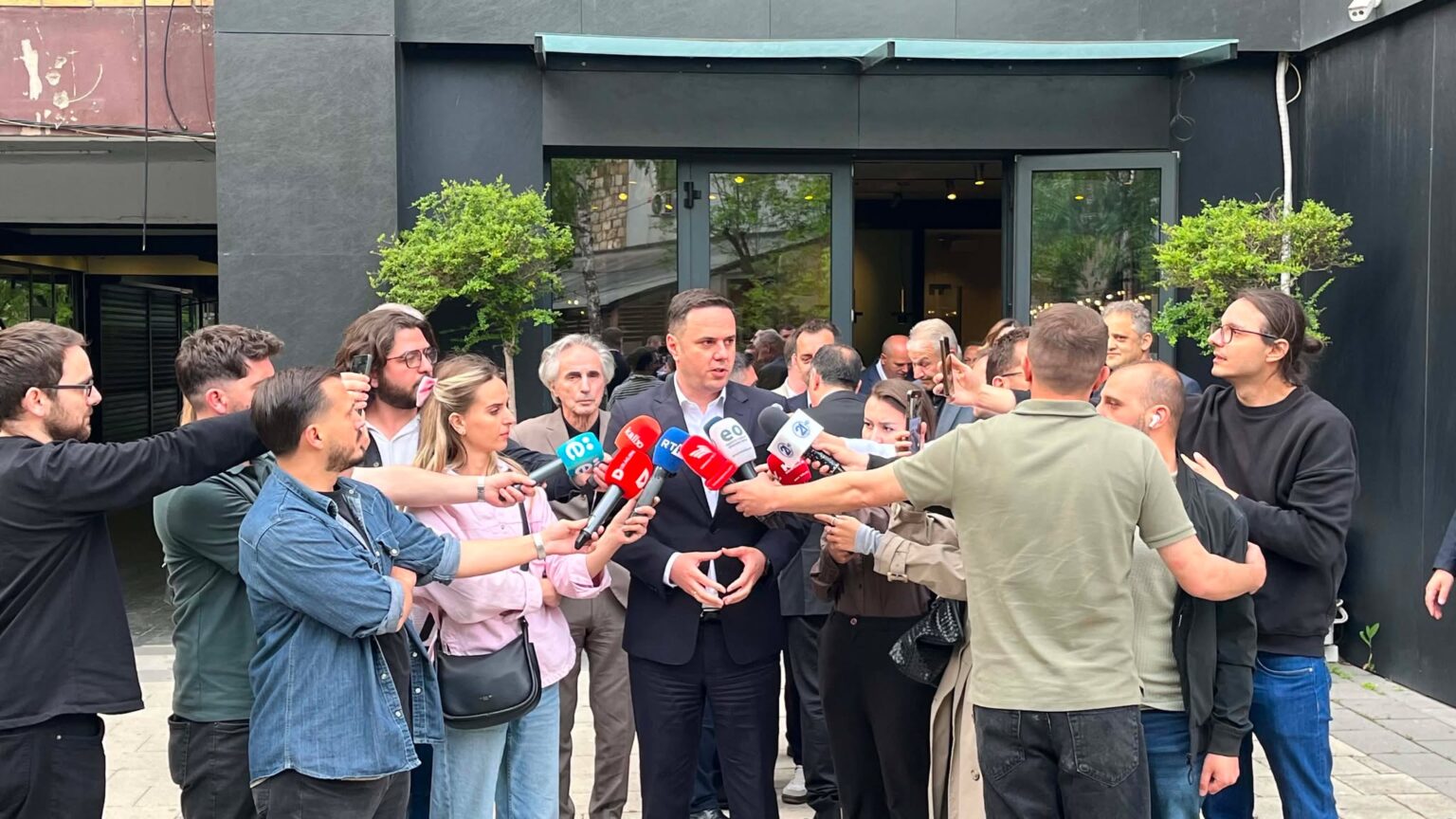Abdixhiku: U dakorduam për garim të përbashkët me Vjosa Osmanin