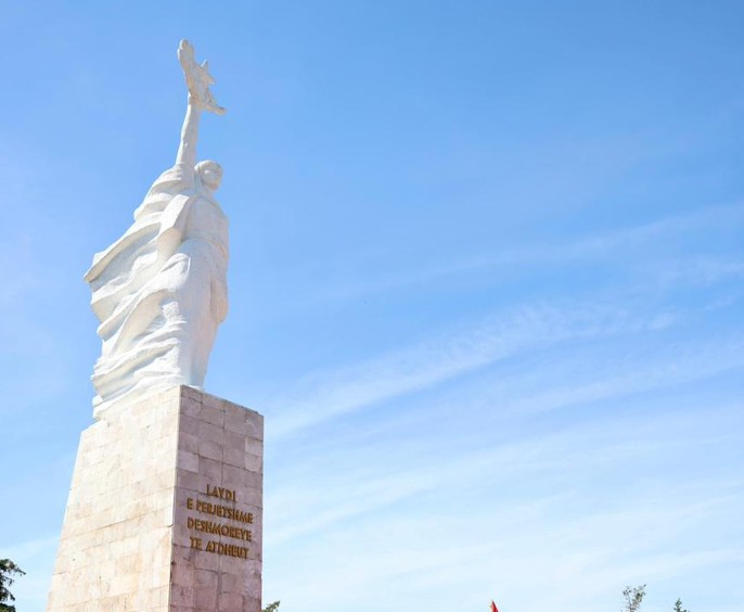 SI SOT/ 5 Maji, Shqipëria nderon dëshmorët dhe kujton sakrificën për liri