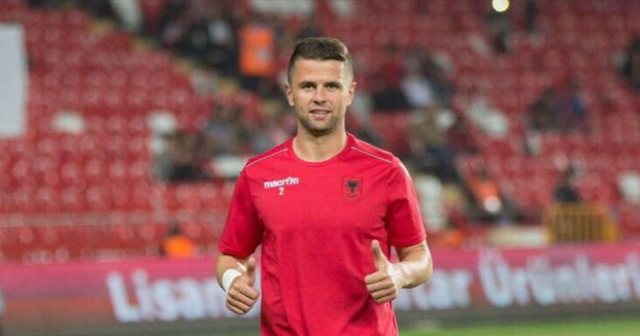  Futbollisti Lila dhe një biznesmen shqiptar do të blejnë ekipin e PAS Janina 