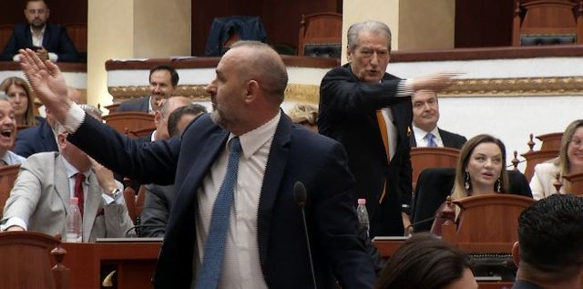  Sherr  mes socialistëve  Peleshi refuzon t i japi fjalën Ulsiut