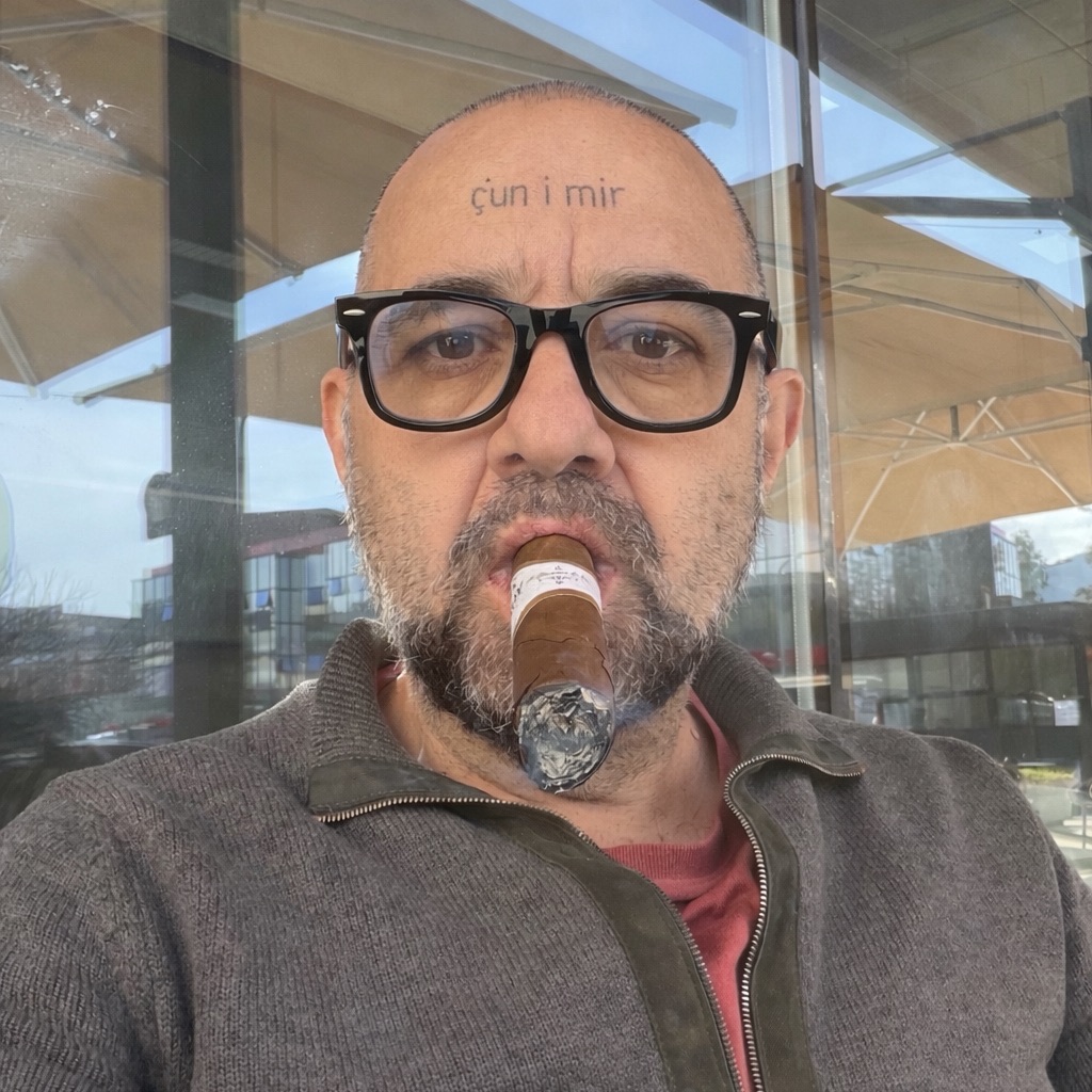 Tritoli në Tiranë, dyqani në pronësi të Endri Meksit
