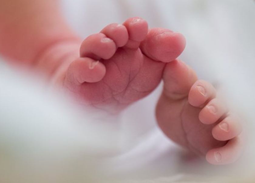 Foshnja dyjavëshe dërgohet pa shenja jete në QKMF-në e Malishevës