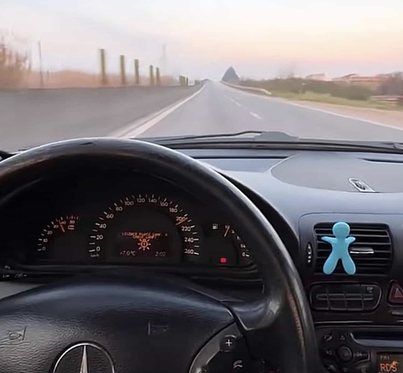 I riu sfidon Policinë me 210 km h në Autostradë  Ku janë dronët dhe radarët 