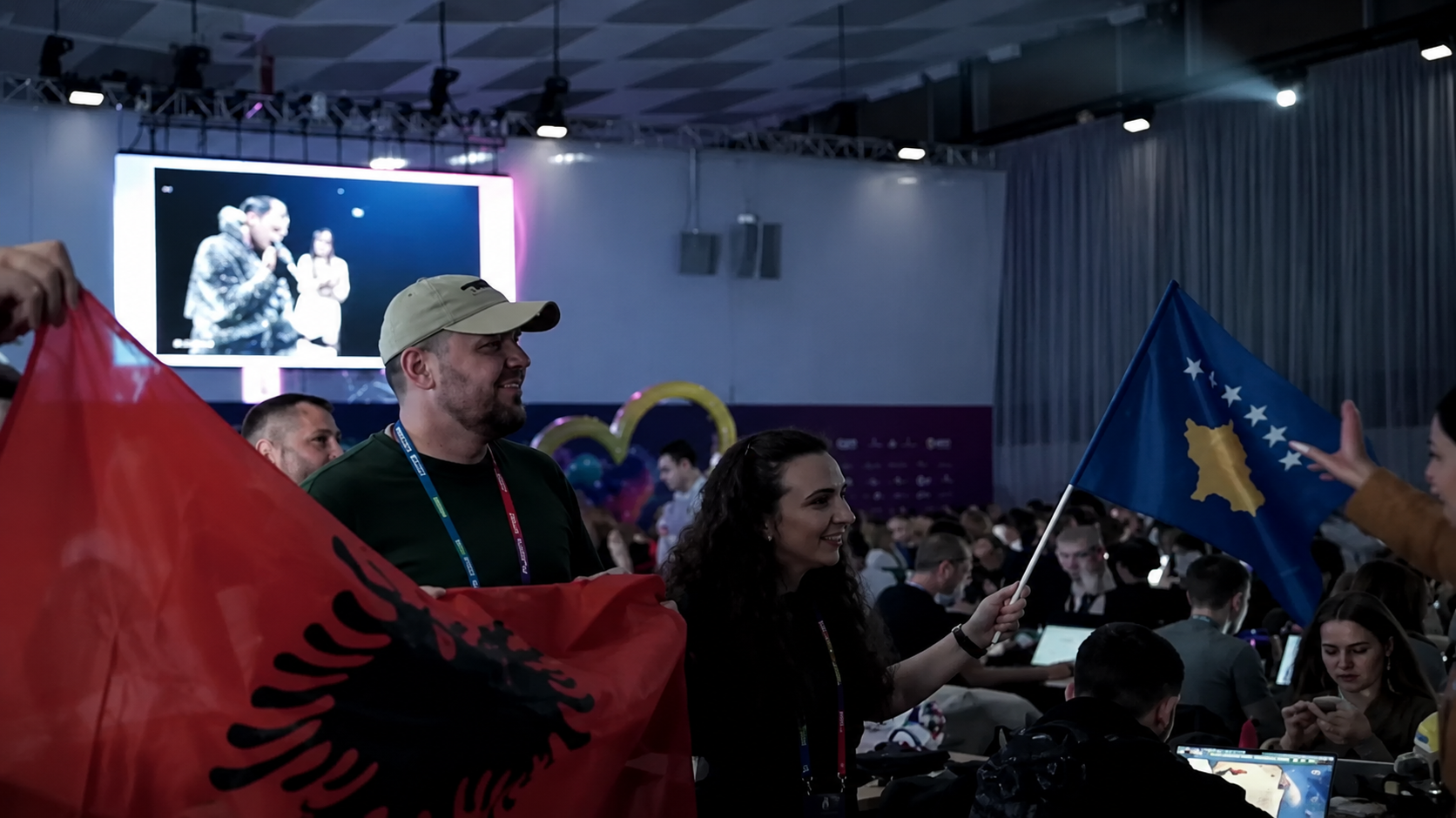 Serbia pengon valëvitjen e flamurit të Kosovës gjatë performancës së Shqipërisë