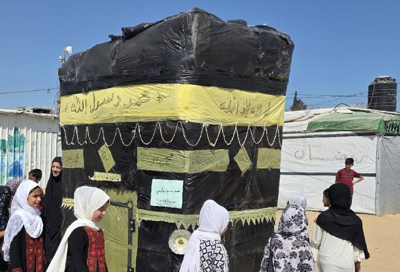 Mes luftës dhe shpresës  fëmijët në Gaza improvizojnë Haxhin