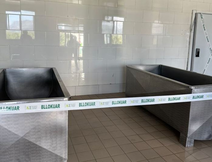 Pas helmimit të 56 studentëve  AKU kujtohet për standardet  I vihet shiriti mensës