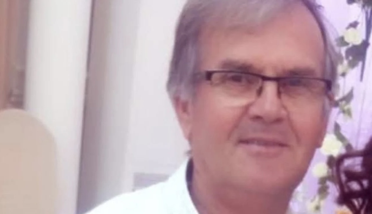 Kirurgu i arrestuar për ngacmim seksual shtrohet në spital pas problemeve me zemrën