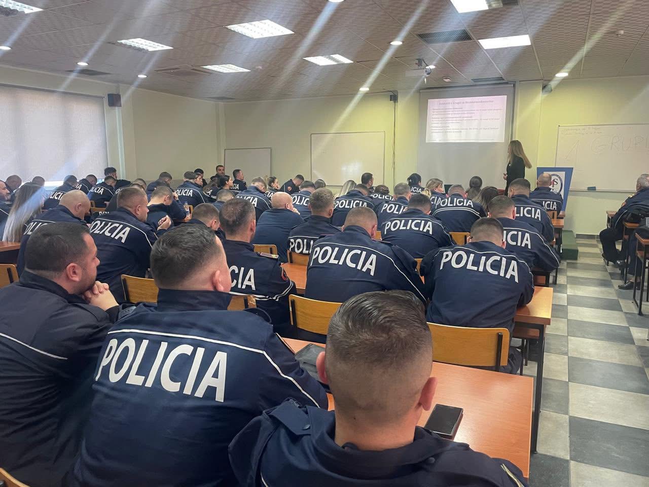  Kursantët e favorizuar në Akademi emërohen në polici para përfundimit të kursit 