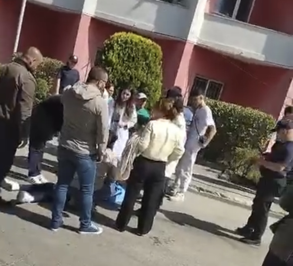 Aksidentohet i riu me biçikletë në Qytet Studenti  Ambulanca vonohet  shoferi arratiset