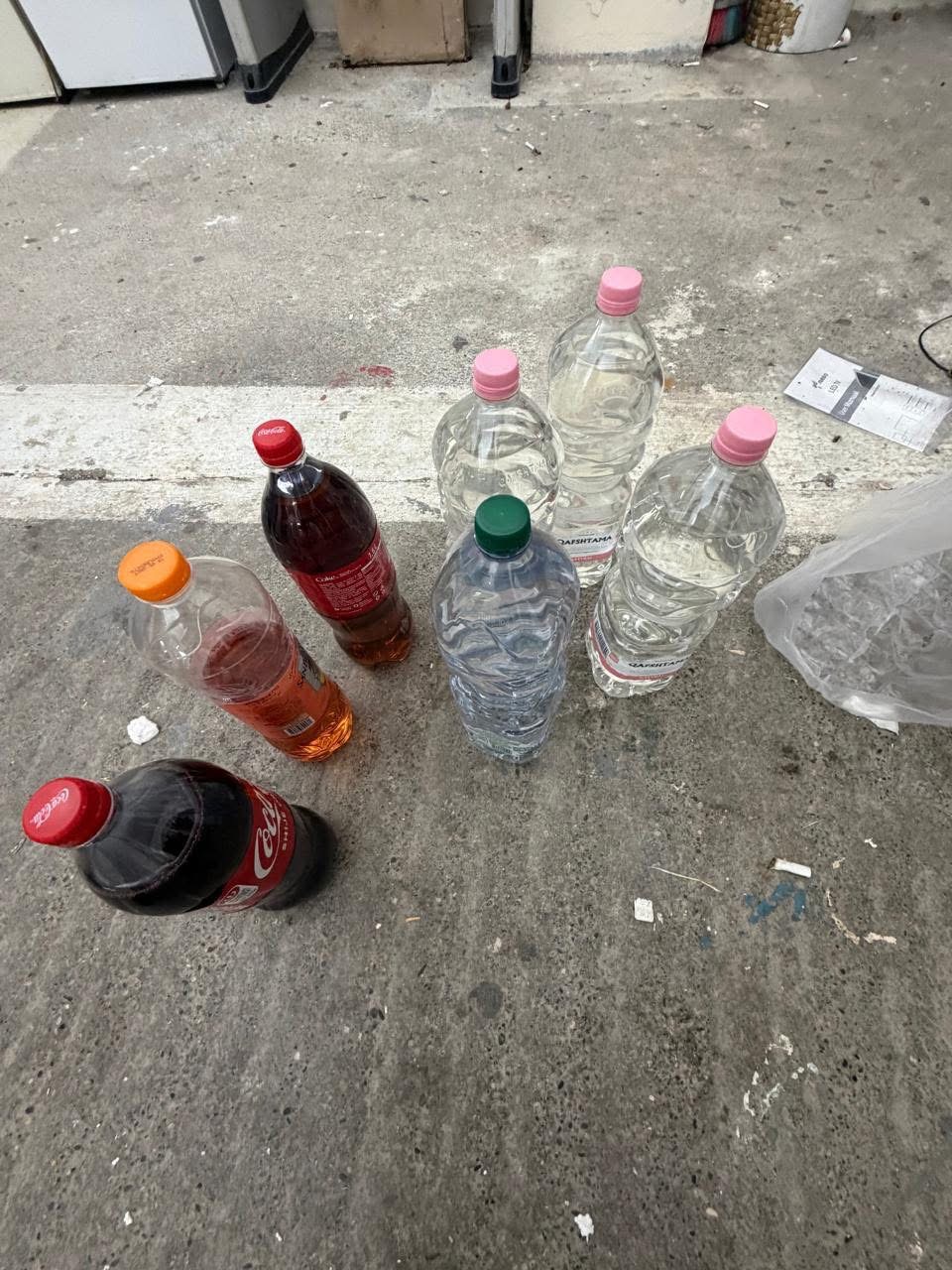  Party  në burgun e Peqinit  Në qeli gjenden verë  raki  whiskey dhe telefona