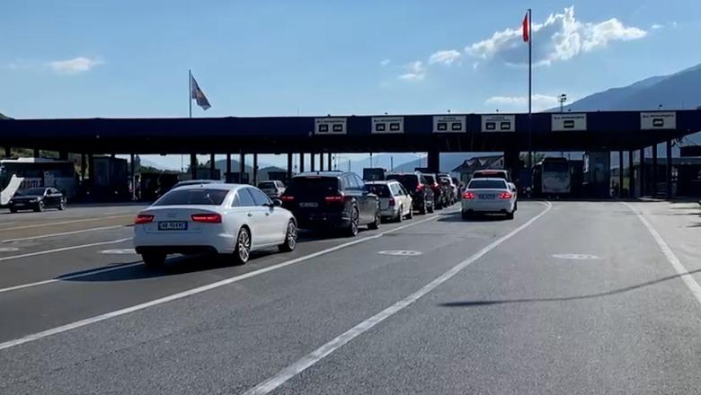 Pas faljes së Namazit  shqiptarët e Kosovës dynden në Shqipëri për të festuar Kurban Bajramin