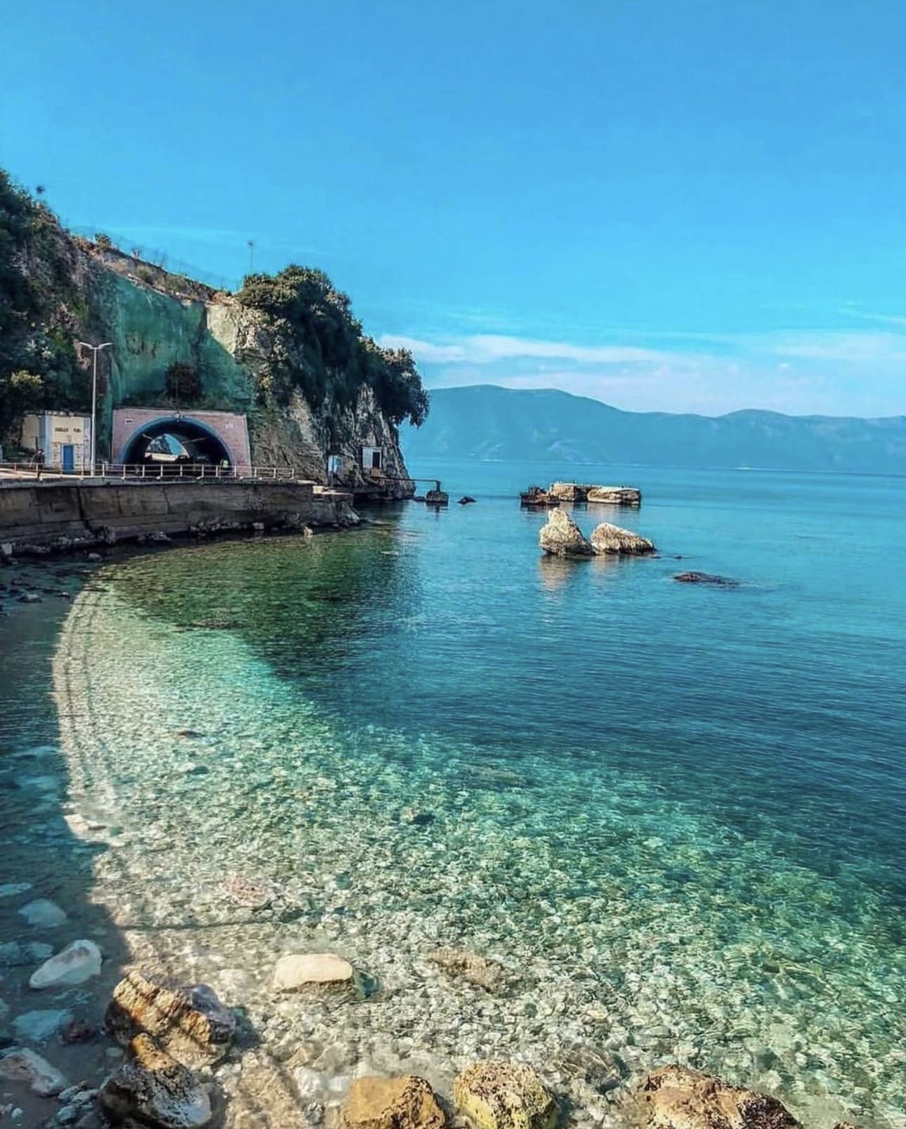 Bruna Mersini bën me pagesë plazhet publike në Vlorë: 7 mijë lekë hyrja!