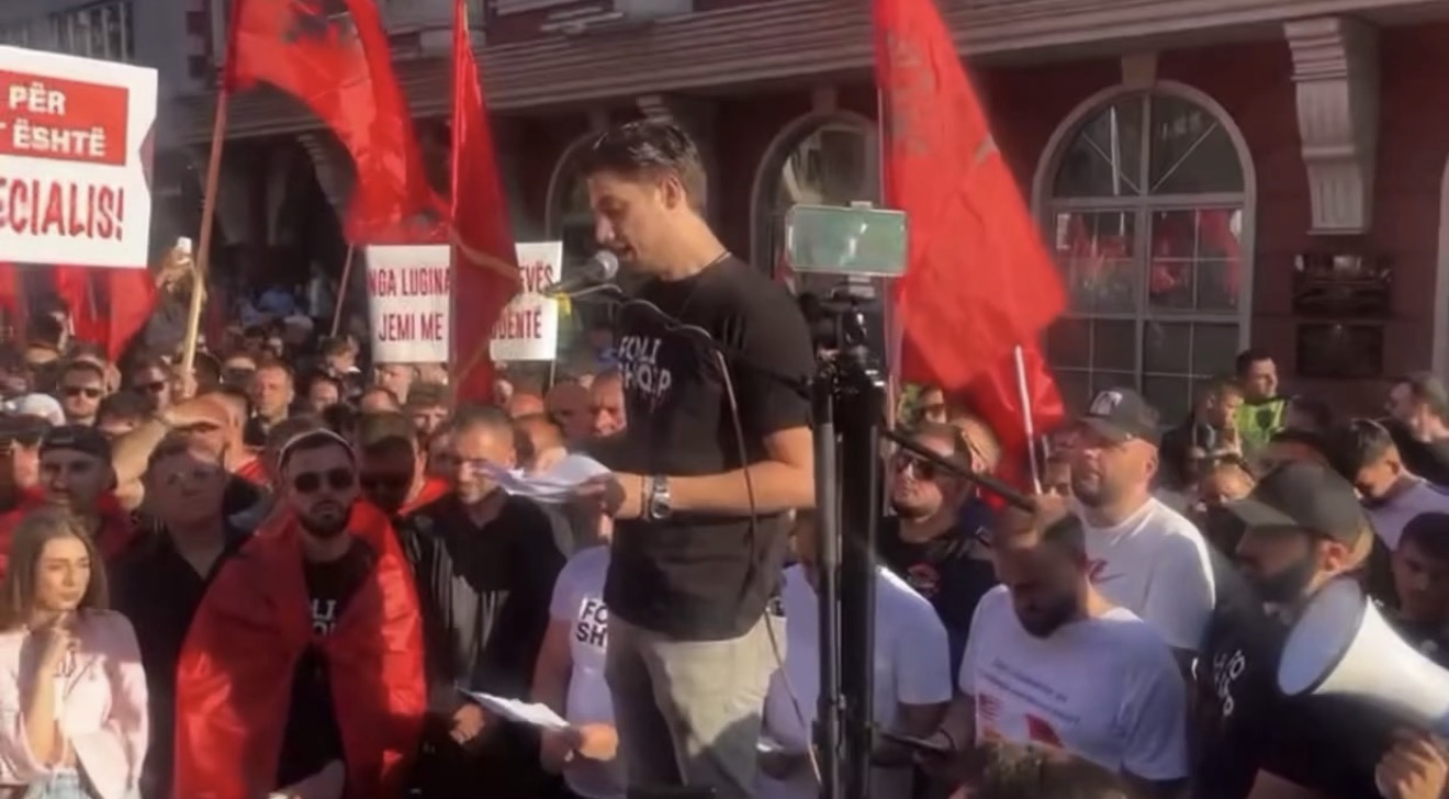 Protesta e studentëve shqiptarë në Shkup, i riu: Nuk ka institucion që prek gjuhën shqipe