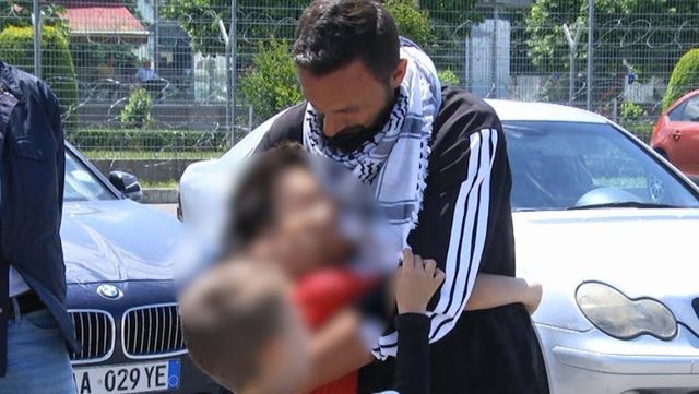 Baki Goxhaj  Na qëlluan me armë  Më lidhën sytë e më tërhoqën zvarrë  Vec bukë e ujë  na trajtuan si bagëti