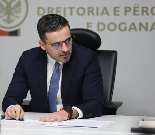 Bes Beja i Doganave nuk i vjel Bankers borxhin 12 3 MILIARDË Lekë që i ka shtetit  Gabim njerëzor 