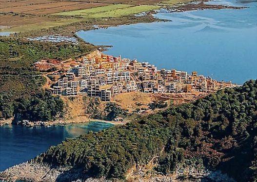 “Piçkëza e vogël” e Kumbaros, gjiri i Manastirit u betonizua nga oligakët Sadik e Idajet Ismailaj