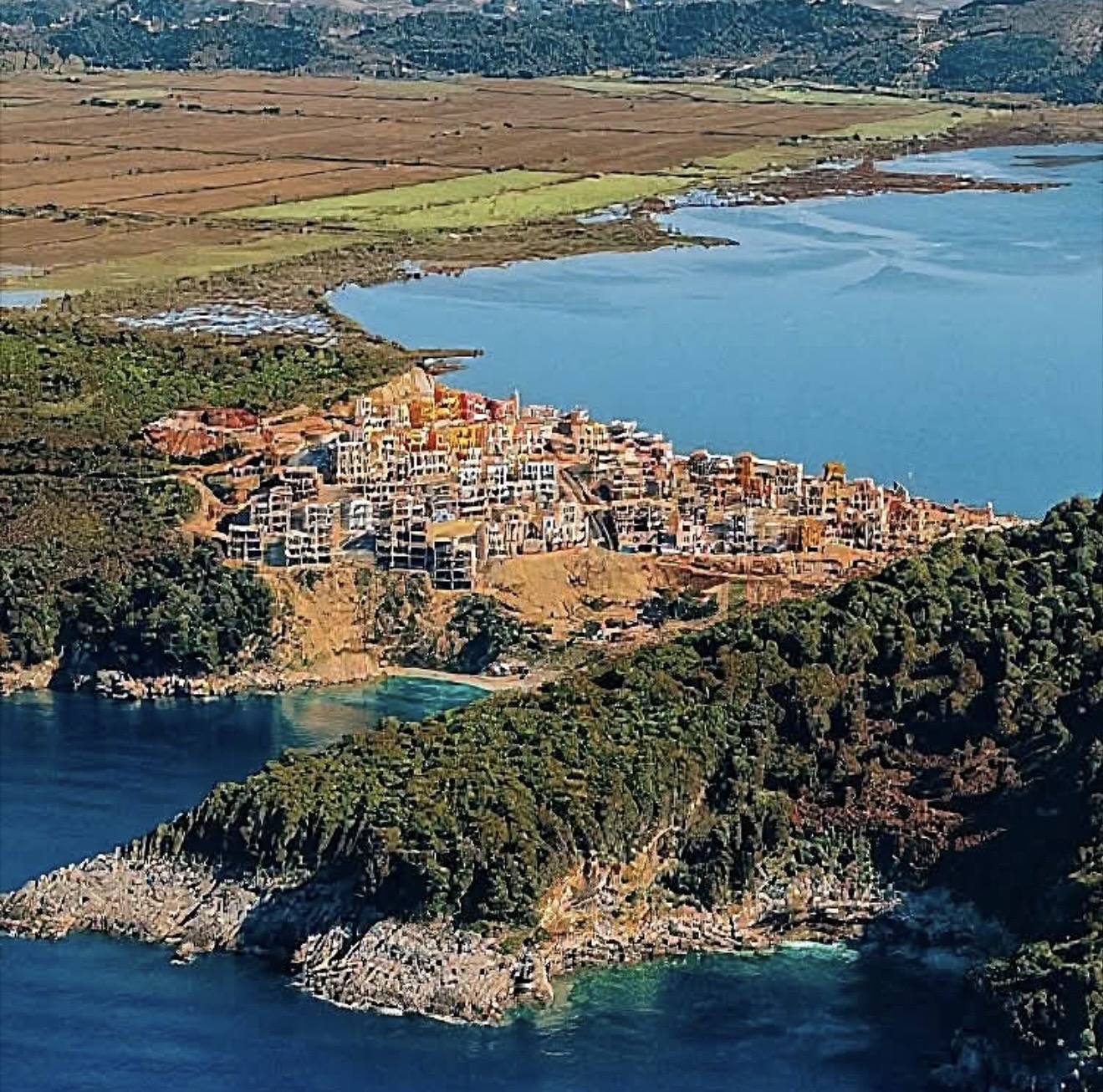 “Piçkëza e vogël” e Kumbaros, gjiri i Manastirit u betonizua nga oligakët Sadik e Idajet Ismailaj